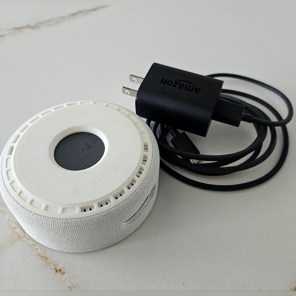 Amazon Echo Dot (2nd Generation) Smart Speaker  RS03QR W/ Cover - Picture 10 of 10